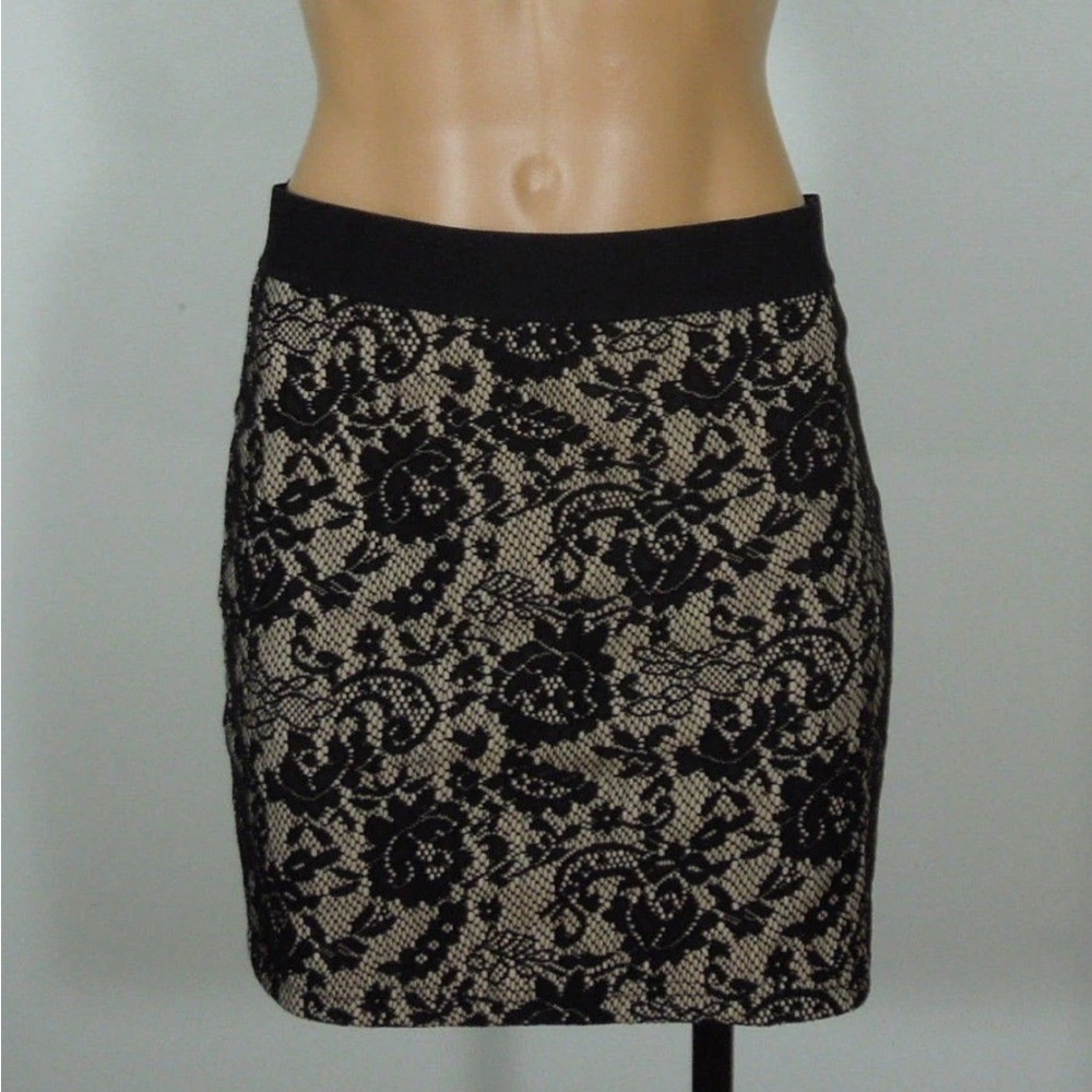 H&M Black and Cream Lace Pencil Skirt